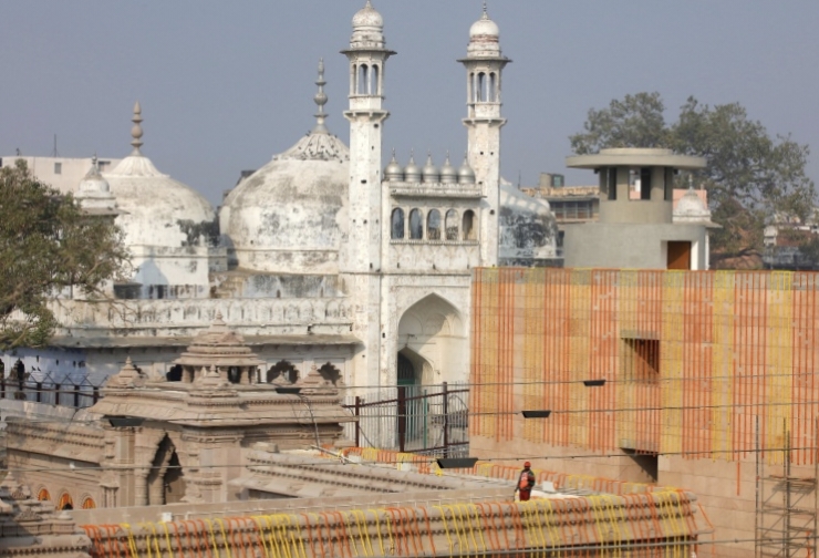 Momentous decision on Gyanvapi Masjid complex : Devotees chanted Har Har Mahadev